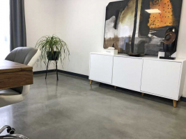 ETERNAL lak na beton byl použit v kanceláři společnosti Lánik v Prešově k povrchové úpravě pancéřové podlahy