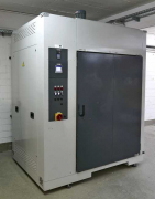 Komora pro testování umělého stárnutí umožňující pohyb vzduchu 5 m/s („Orkánová komora“)