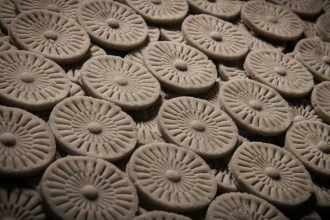 Porous Glass Plasticine – sklokeramická porézní pěna