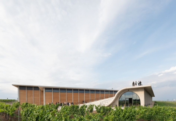 Vinařství Lahofer, Dobšice, Česká republika. Použité systémy: MB-86 SI a MB-SR50N. Projekt: Chybik+Kristof Architects &amp; Urban Designers. Photo by Alex Shoots Buildings