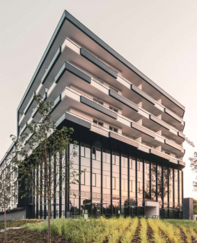 Login City, Vratislav, Polsko. Použité systémy: MB-SR50N HI+, MB-86. Projekt: AP Szczepaniak.