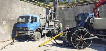 Geotermální sonda – příprava k zapuštění do vrtu