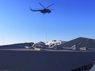 Volba vrtulníku urychlila transport jednotlivých dílů nového světlíku