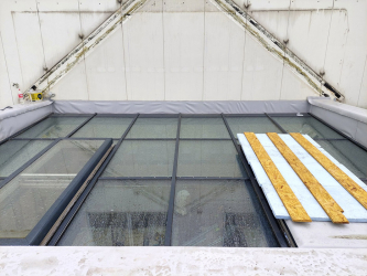 Projekt – na půdorysu stávajícího stavebního otvoru byl osazen nový pultový světlík