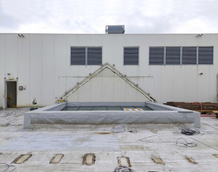 Projekt – na půdorysu stávajícího stavebního otvoru byl osazen nový pultový světlík