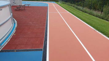 Víceúčelové sportovní hřiště Střední průmyslové školy v Bruntálu (zdroj: MEA Water Management)