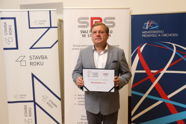 Cenu za společnost Wienerberger převzal obchodní ředitel Roman Busta
