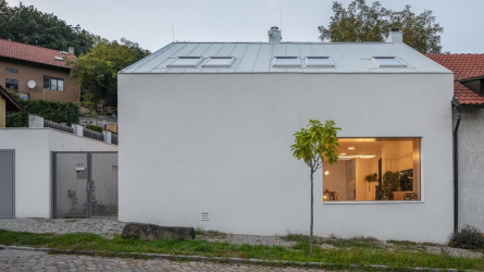 Dům propojen se zelení (foto: Roman Mlejnek)