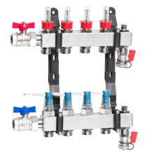 Rozdělovač topných okruhů TacoSys Pro umožňuje rovnoměrnou distribuci tepla až dvanácti otopnými okruhy. Všechny důležité komponenty jsou již nainstalovány z výroby a připraveny k přímé instalaci. (foto: Taconova Group AG)