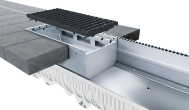 Nerezová ocel v kombinaci se žlaby z polymerického betonu zajistí vysokou odolnost i vůči technickým posypovým solím
