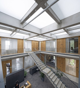 Prefabrikovaný betonový skelet se systémem sloupů, průvlaků a ztužidel