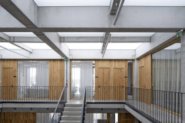 Prefabrikovaný betonový skelet se systémem sloupů, průvlaků a ztužidel