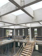 Prefabrikovaný betonový skelet se systémem sloupů, průvlaků a ztužidel