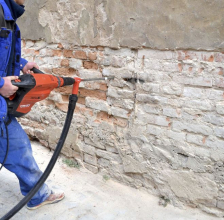 Vrty pro injektáž umístíme ve spáře