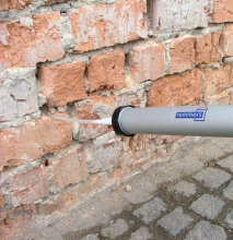 Injektáž zdiva proti vzlínající vlhkosti lze řešit i pomocí hobby postupů