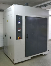 Komora pro testování umělého stárnutí umožňující pohyb vzduchu 5 m/s („Orkánová komora“)