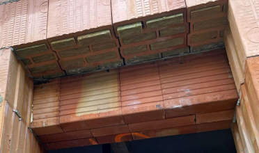 Vykonzolovaný cihelný blok 44 T Profi o cca 23 cm