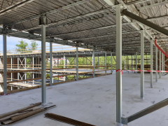 Ocelový skelet byl zčásti vyměněn a upraven. Betonové stropní desky vylité do trapézových plechů měly nízkou kvalitu, plechy byly částečně zkorodované. Zavětrování ocelové konstrukce částečně nahradila tyčová táhla nebo rámy.