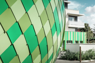 Obyvatelé Marly-le-Roi jsou fascinováni zahradami, zámky a parky do té míry, že dodnes utvářejí hlavní podobu města, které se stalo zámožným předměstím Paříže a zaznamenalo významný nárůst počtu obyvatel