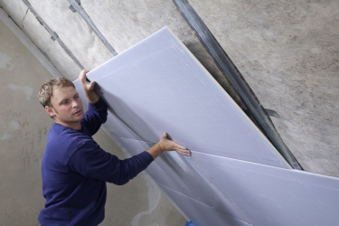 DIAMANT je komplexní sádrokartonovou deskou s výbornými akustickými vlastnostmi, vysokou pevností, tvrdostí a protipožárními vlastnostmi