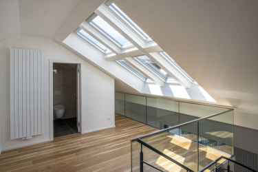 Ve většině případů se řeší v bytech stavební akustika