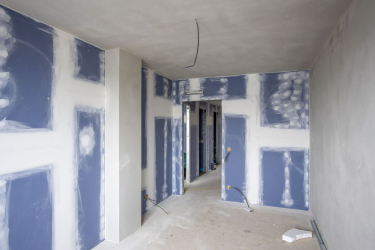 DIAMANT je komplexní sádrokartonovou deskou s výbornými akustickými vlastnostmi, vysokou pevností, tvrdostí a protipožárními vlastnostmi