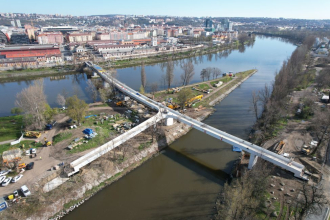 Štvanická lávka - foto: Skanska a.s., autoři lávky: Petr Tej, Marek Blank, Jan Mourek, Vít Najvárek