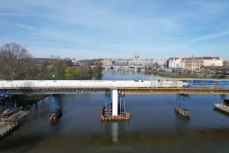 Štvanická lávka - foto: Skanska a.s., autoři lávky: Petr Tej, Marek Blank, Jan Mourek, Vít Najvárek