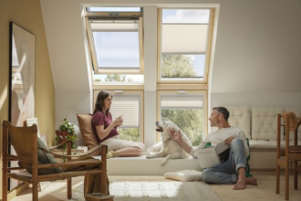 VELUX zkonstruoval nové horní madlo s oblejším ergonomickým tvarem pro střešní okna v nejprodávanějších kategoriích Standard a Standard Plus