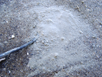 Obr. 3: Teplotní sonda v plastbetonu