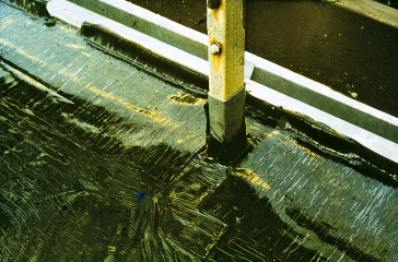 Obr. 7: Sloupek na terase zaizolovaný pásem Hydrofol PP (1988)