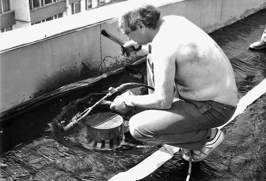 Obr. 10: Obtížné nalepování na mosaznou vpust