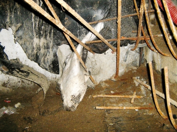 Obr. 18: Častý stav stavební konstrukce v místě budoucí hydroizolace