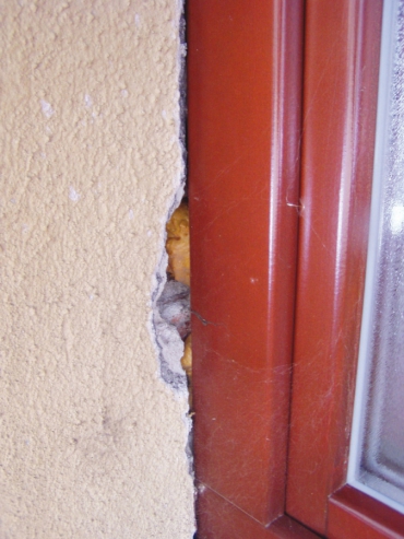 Obr. 3: Neošetřená spára, i takto může vypadat předávané dílo