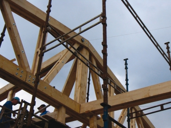 Obr. 9b: Počítačový 3D model strechy a jej detail