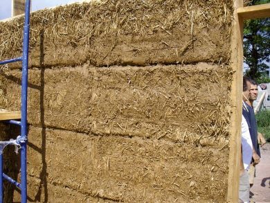 Obr. 5: První vrstva hliněné omítky