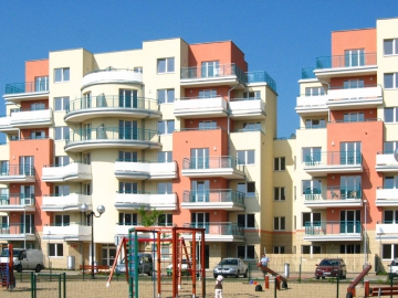 Obr. 1: Ukázka novostavby s balkóny a terasami