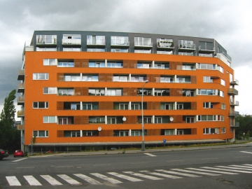 Obr. 5: Bytový dům s balkóny, lodžiemi a terasami