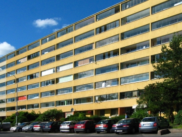 Obr. 12: Bytový dům s lodžiemi opatřenými zasklívacím systémem