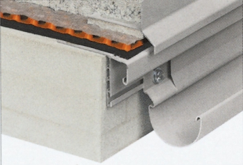 Obr. 35: Žlabový systém Schlüter®-BARIN napojený na ukončovací profily