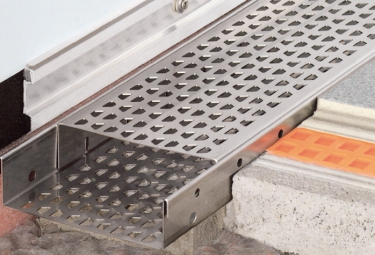 Obr. 36: Odvodněný sběrný žlab Schlüter®-TROBA-LINE-TL