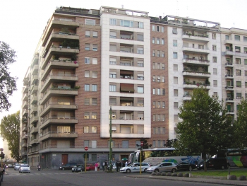 Obr. 39: Balkóny, lodžie a terasy, Milano, Itálie