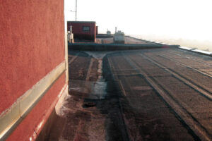 Zateplování dvouplášťových střech panelových bytových domů