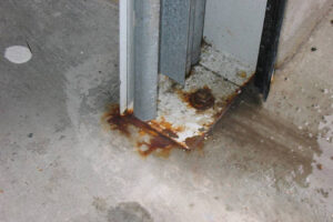 Plastová patka na zárubně vrat Hörmann