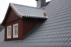 Krytina Lindab Topline jako náhrada eternitové střechy