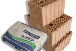 KM Beta nově dodává broušené pálené a vápenopískové prvky spolu s lepidlem