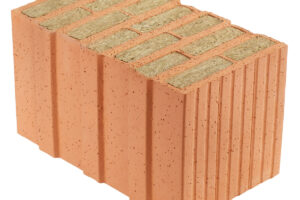 Wienerberger představil novou řadu cihel plněných vatou – POROTHERM 42,5 T Profi se samolepicí fólií