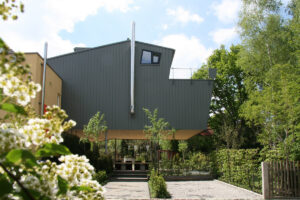 Dům na chůdách s hliníkovým opláštěním