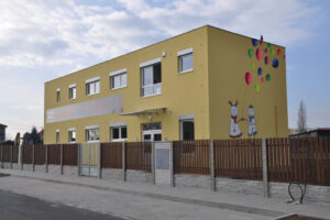Nová mateřská školka v Jesenici u Prahy z modulů UNIKO