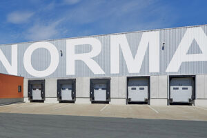 Nová průmyslová vrata SPU 67 společnosti Hörmann budou mít světovou premiéru na veletrhu IBF v Brně